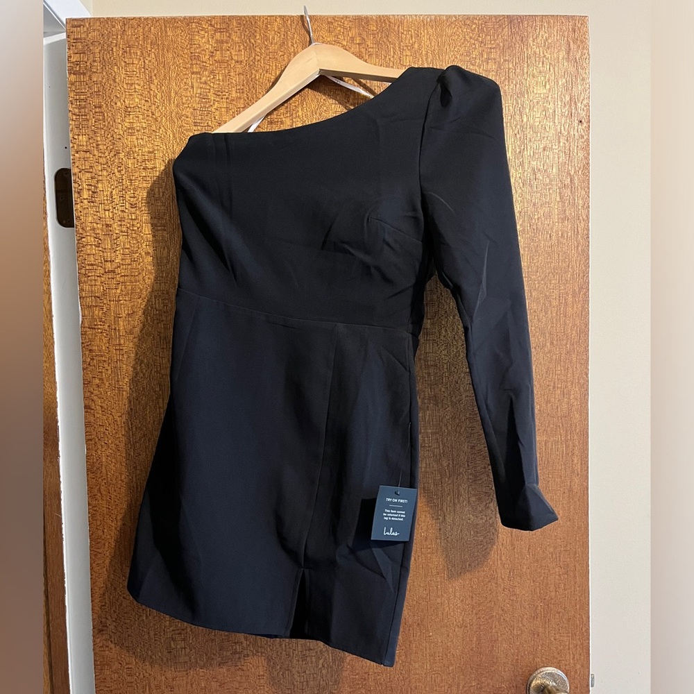 Lulu’s All is Well Black One Shoulder Long Sleeve Dress